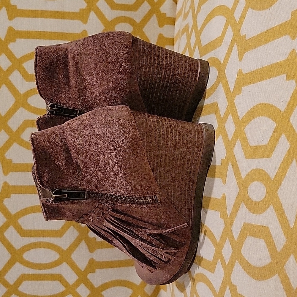 Pierre Dumas Brown Suede Fringe Booties SZ 6 - Picture 2 of 7